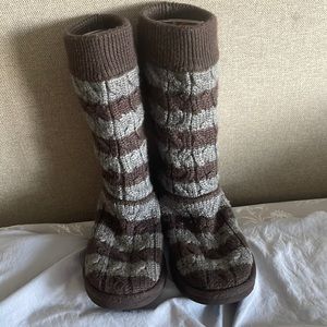 Ugg classic tall striped cable knit boot. Size 7. Gray and brown. GUC
